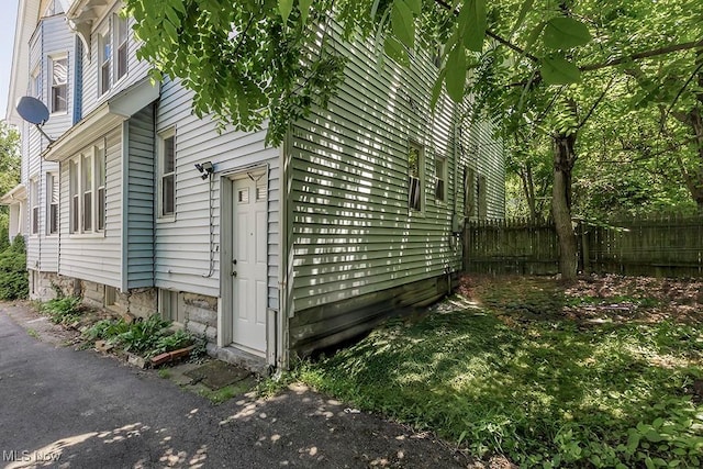 1744 Northfield Ave, East Cleveland, OH 44112 - view of side of property