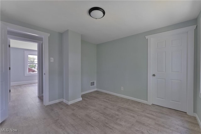 533 12th St, Campbell, OH 44405 - unfurnished room featuring light wood-type flooring