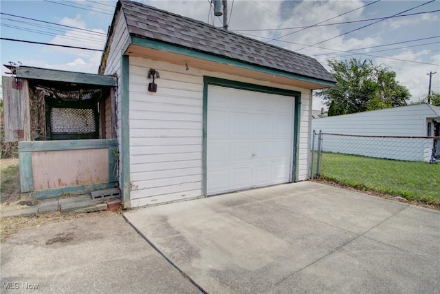 4606 Maplecrest Ave, Parma, OH 44134 - detached garage featuring driveway
