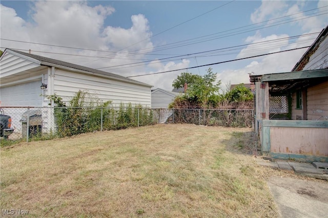 4606 Maplecrest Ave, Parma, OH 44134 - view of yard featuring a garage