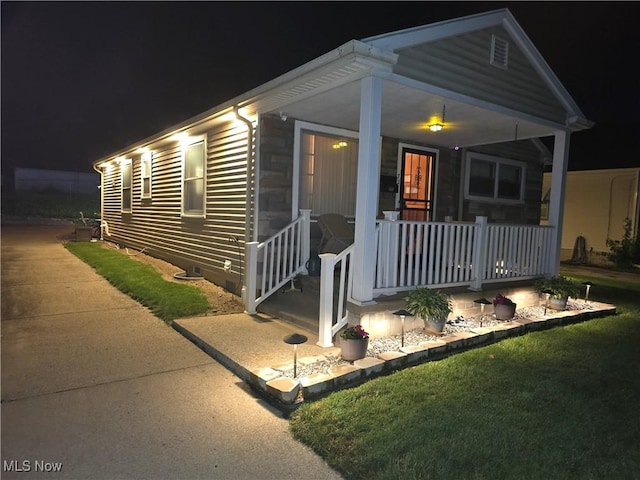 72 S Hartford Ave, Youngstown, OH 44509 - view of front of home featuring a porch