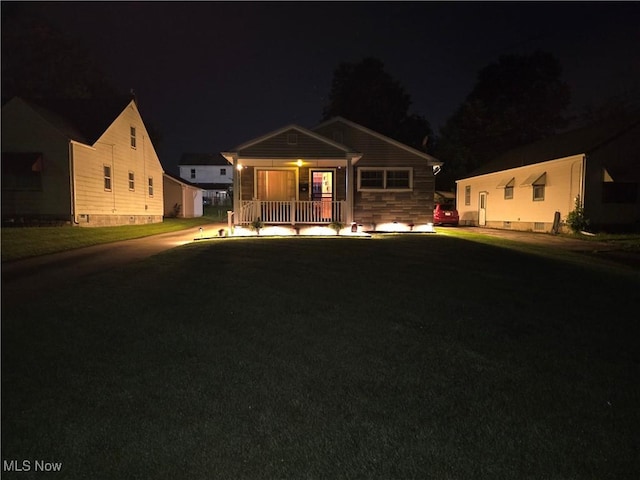 72 S Hartford Ave, Youngstown, OH 44509 - view of front of home featuring a porch and concrete driveway