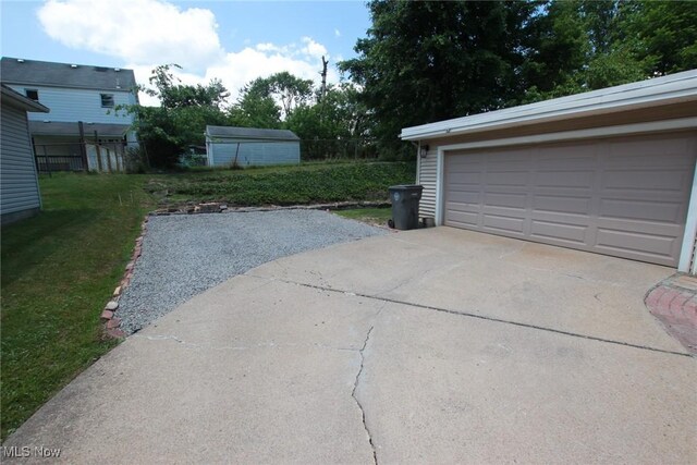 72 S Hartford Ave, Youngstown, OH 44509 - view of garage