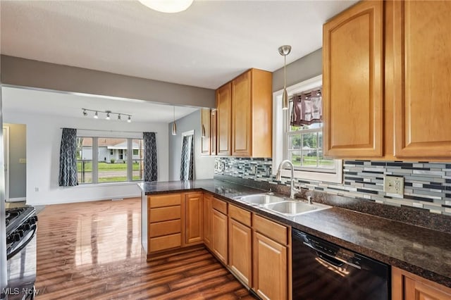 1811 Stepney St, Niles, OH 44446 - kitchen with black appliances, dark wood-type flooring, tasteful backsplash, and a peninsula