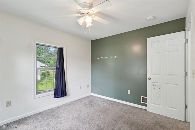 1811 Stepney St, Niles, OH 44446 - empty room with a smoke detector, carpet flooring, and a ceiling fan