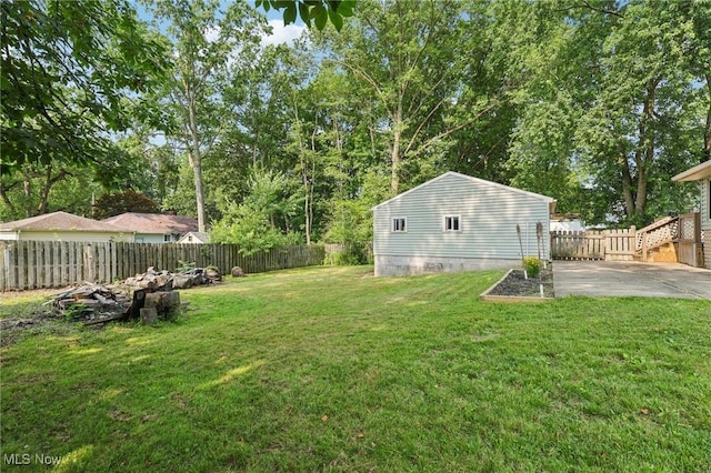 1811 Stepney St, Niles, OH 44446 - fenced backyard featuring a patio area