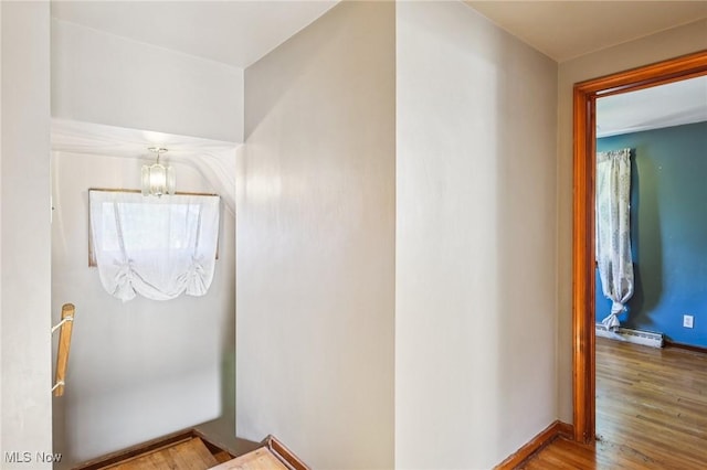 2992 Eldora Dr, Youngstown, OH 44511 - hallway featuring wood finished floors, an upstairs landing, and a chandelier