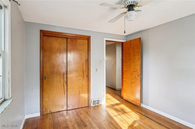 2992 Eldora Dr, Youngstown, OH 44511 - unfurnished bedroom with wood finished floors, a closet, and a ceiling fan
