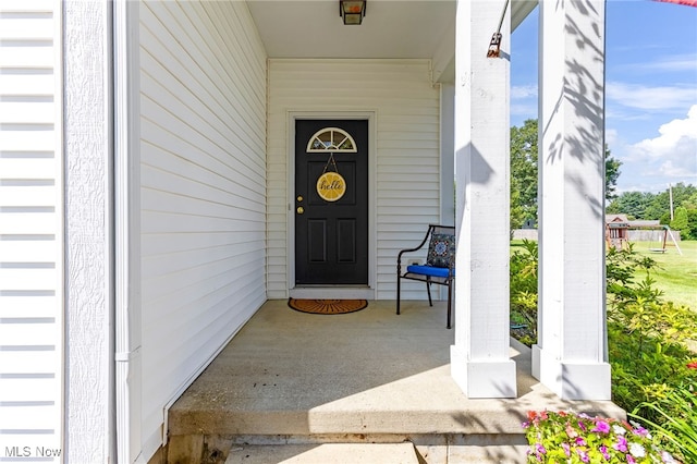 1648 E Turkey Run Dr, Newark, OH 43055 - view of exterior entry featuring a porch