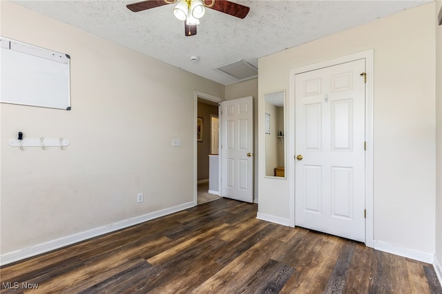 1648 E Turkey Run Dr, Newark, OH 43055 - unfurnished bedroom featuring dark wood finished floors, a textured ceiling, and a ceiling fan