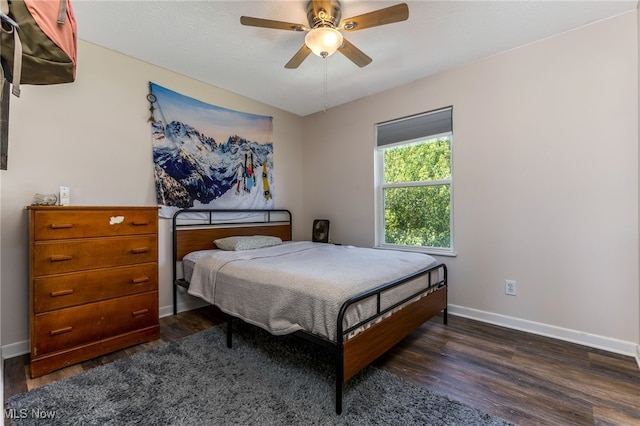 1648 E Turkey Run Dr, Newark, OH 43055 - bedroom featuring wood finished floors and a ceiling fan