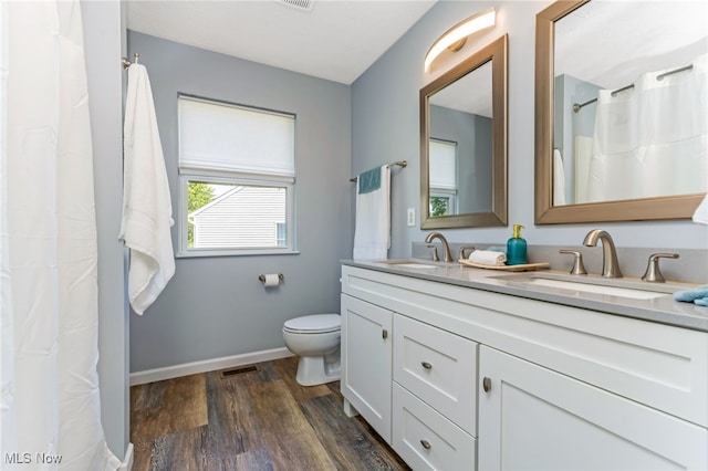 1648 E Turkey Run Dr, Newark, OH 43055 - full bath featuring double vanity, wood finished floors, and a shower with curtain