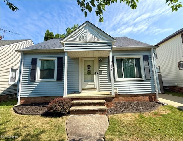 21571 Ball Ave, Euclid, OH 44123 - bungalow-style home featuring a shingled roof and a front lawn