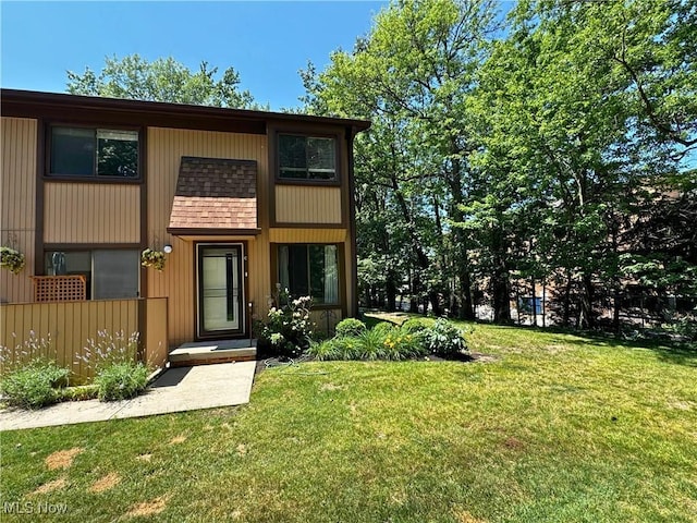 35049 N Turtle Trl Unit C, Willoughby, OH 44094 - view of front of property featuring a front lawn