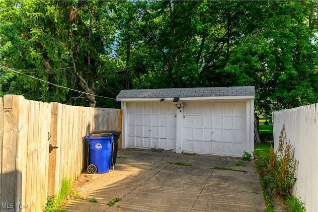 19005 Pawnee Ave, Cleveland, OH 44119 - view of detached garage