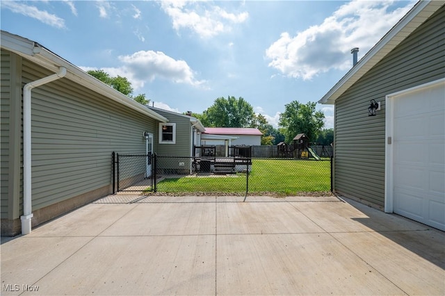 2835 Hallock Young Rd SW, Warren, OH 44481 - view of patio with a garage, a gate, and driveway