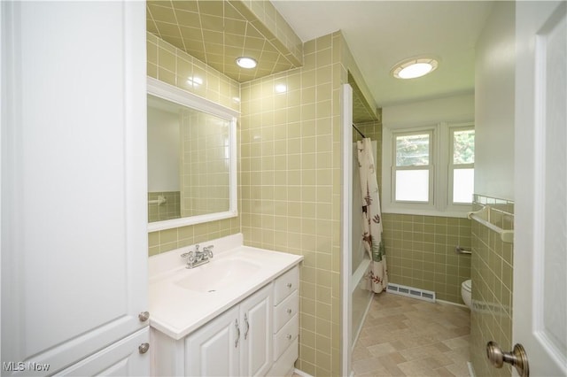 2835 Hallock Young Rd SW, Warren, OH 44481 - full bath with tile walls, vanity, and shower / bath combination with curtain