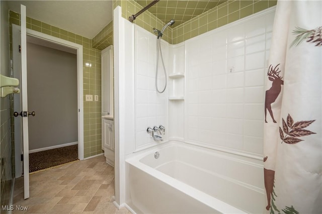 2835 Hallock Young Rd SW, Warren, OH 44481 - bathroom with shower / tub combo