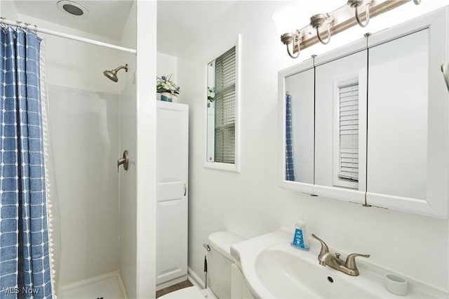 2948 Robin Hill Ln, Mogadore, OH 44260 - full bath with a shower with shower curtain