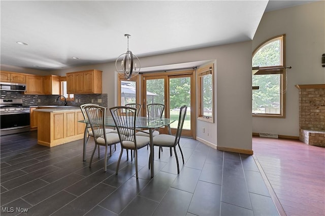 230 Clingan Rd, Struthers, OH 44471 - dining area with a chandelier and baseboards