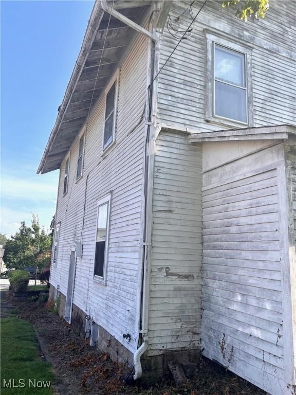 8 E Main St, New Concord, OH 43762 - view of side of property