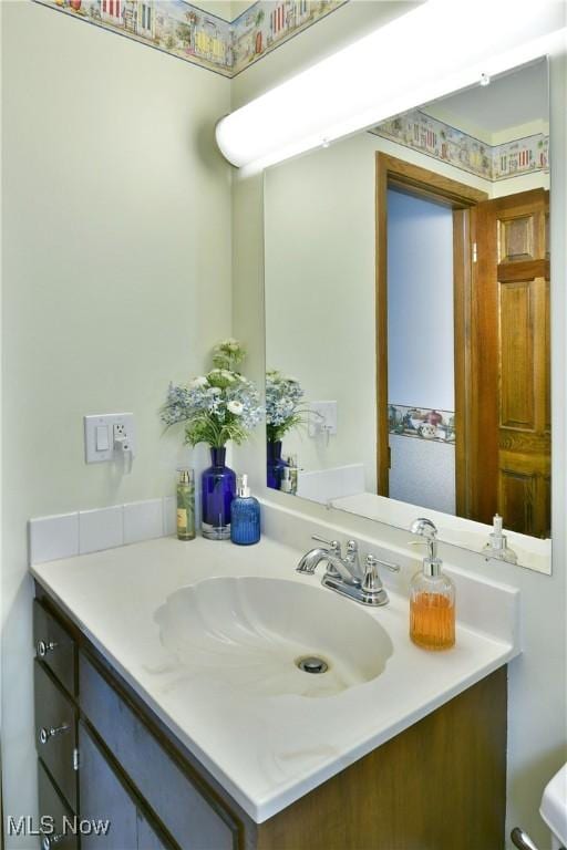 8518 Four Seasons Trl, Poland, OH 44514 - bathroom with vanity