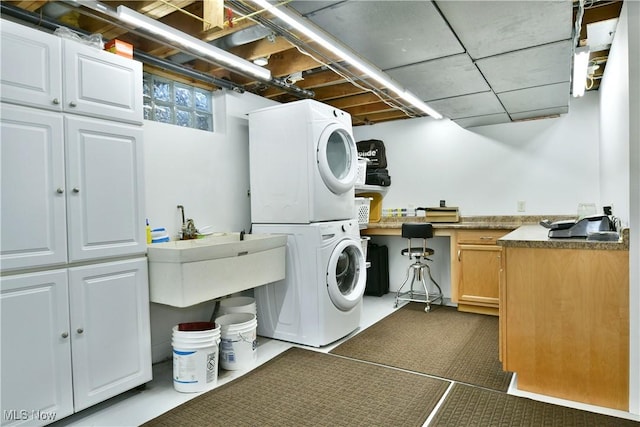 8518 Four Seasons Trl, Poland, OH 44514 - laundry area featuring stacked washer / dryer and cabinet space
