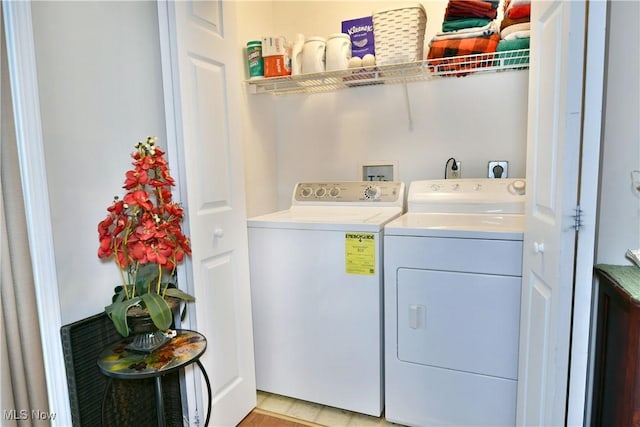 252 Greenbriar Dr, Cortland, OH 44410 - laundry room featuring washing machine and dryer