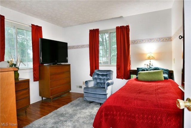 252 Greenbriar Dr, Cortland, OH 44410 - bedroom featuring wood finished floors and a textured ceiling