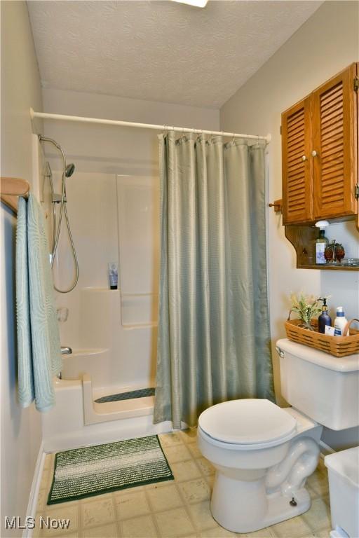 252 Greenbriar Dr, Cortland, OH 44410 - bathroom with shower / bath combination with curtain and a textured ceiling