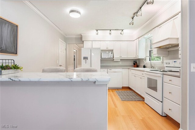 300 Chatham Dr, Aurora, OH 44202 - kitchen with white appliances, a peninsula, white cabinetry, light wood finished floors, and premium range hood