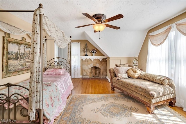 6100 Glenwood Ave, Boardman, OH 44512 - bedroom featuring a textured ceiling, wood finished floors, a ceiling fan, and vaulted ceiling