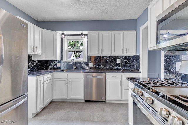 11913 Wayland Ave, Cleveland, OH 44111 - photo 3