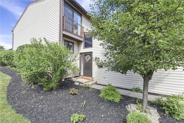 14977 Pine Valley Trl, Middleburg Heights, OH 44130 - photo 2