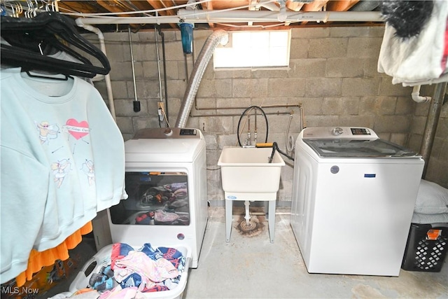 48 Mary Ann Ln, Youngstown, OH 44511 - laundry area with separate washer and dryer