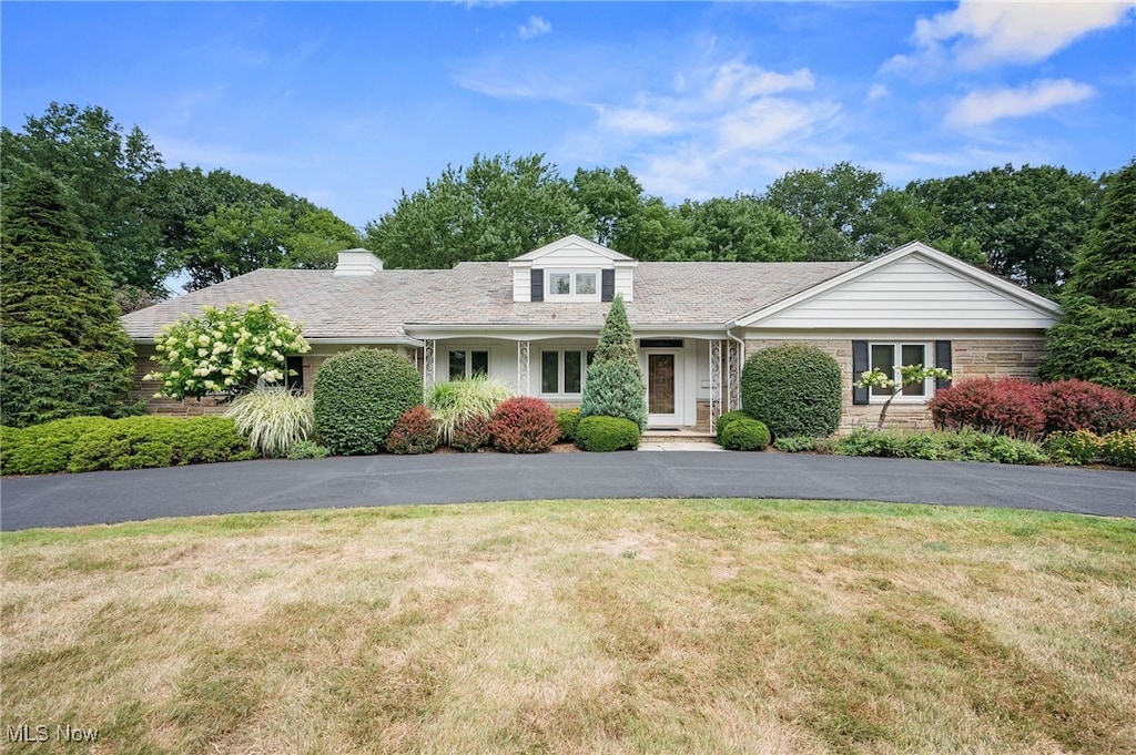 24425 Hilltop Dr, Beachwood, OH 44122 - photo 1