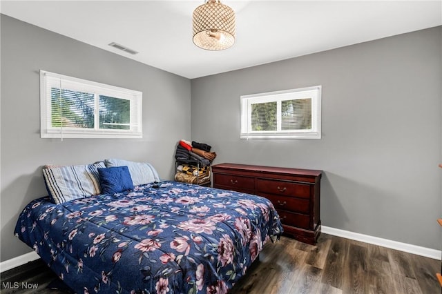 382 Rosemont Ave, Austintown, OH 44515 - bedroom featuring wood finished floors and baseboards