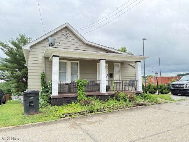 120 Welday Ave, Steubenville, OH 43952 - view of front of house with a porch