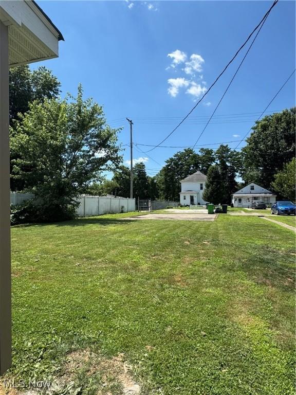 731 S 6th St, Coshocton, OH 43812