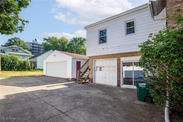 289 E Baird Ave, Barberton, OH 44203 - view of garage