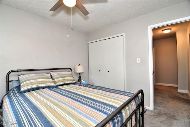 4914 Independence Cir Unit D, Stow, OH 44224 - bedroom featuring carpet flooring, a closet, a textured ceiling, and a ceiling fan
