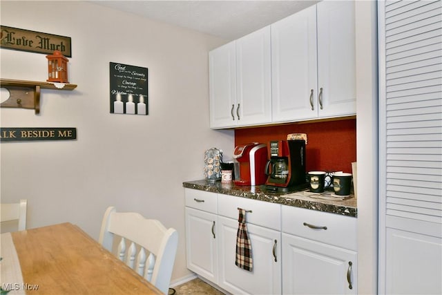 2555 Walnut St, Girard, OH 44420 - view of bar area