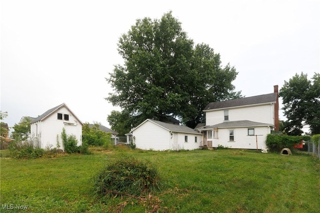 625 W Church St, Orrville, OH 44667 - view of yard
