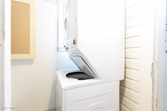 625 W Church St, Orrville, OH 44667 - laundry room with estacked washer and dryer