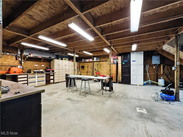 12147 Gladstone Rd SW, North Jackson, OH 44451 - garage featuring a workshop area