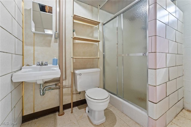 853 Almasy Dr, Campbell, OH 44405 - bathroom with toilet and a shower stall