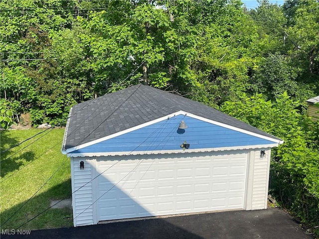 3363 E 125th St, Cleveland, OH 44120 - view of detached garage