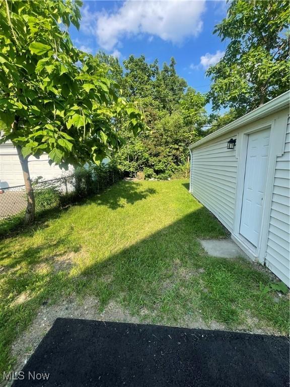 3363 E 125th St, Cleveland, OH 44120 - view of yard