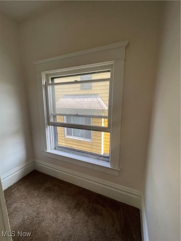 3363 E 125th St, Cleveland, OH 44120 - detailed view of carpet and baseboards