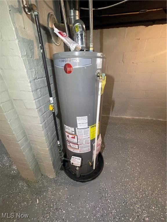 3363 E 125th St, Cleveland, OH 44120 - utility room featuring water heater